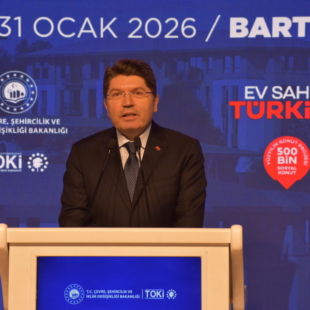 Adalet Bakanı Tunç, Bartın'da "Ev Sahibi Türkiye Kura Çekiliş Töreni"nde ko...