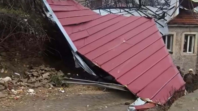 Aydın'da fırtına çatıyı uçurdu; 2 ev zarar gördü