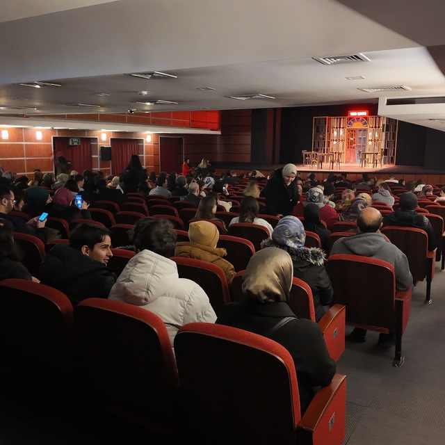 KAYMEK'ten yarıyıl tatilinde öğrencilere eğlence dolu tiyatro etkinliği