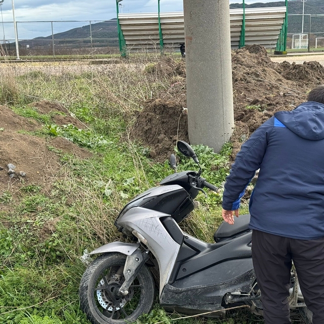 Gönen'de kamyonet ile motosiklet çarpıştı: 1 yaralı