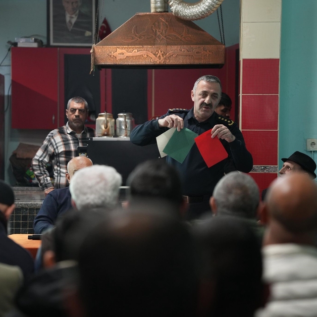 Tekirdağ Emniyetinden Aydoğdu Mahallesi'nde gençlere yönelik saha çalışması