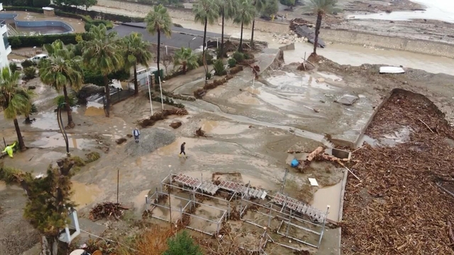 Mersin'de yıkılan köprü ve su basan sitelerin son durumu dronla görüntülendi