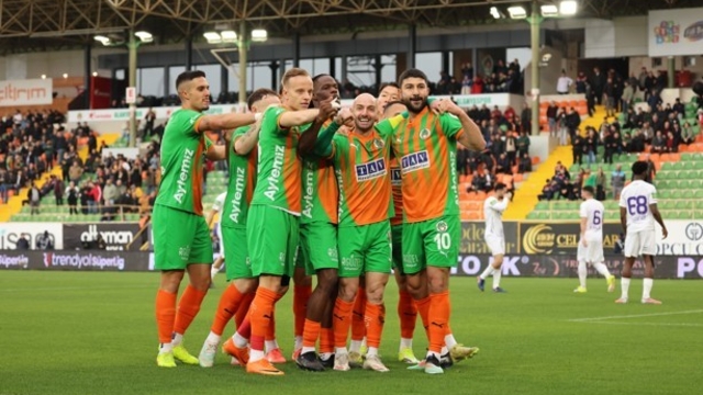Trendyol Süper Lig: Corendon Alanyaspor: 1 - Eyüpspor: 0 (İlk yarı)