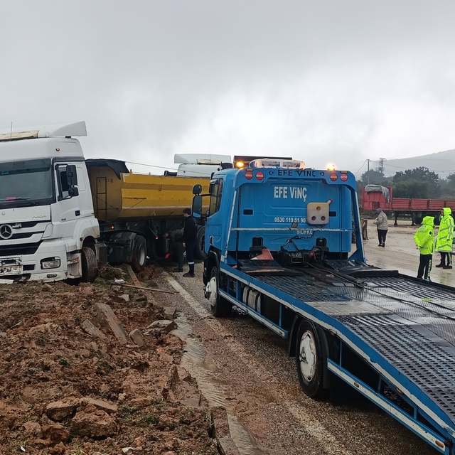Silifke'de refüje çıkan tırda maddi hasar oluştu