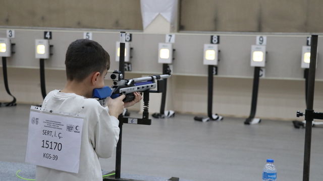 Sakarya'da "Havalı Silahlar" ile "Türkiye Yıldızlar Ligi Karate" müsabakaları düzenleniyor