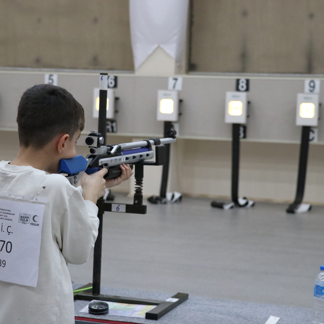 Sakarya'da "Havalı Silahlar" ile "Türkiye Yıldızlar Ligi Karate" müsabakala...