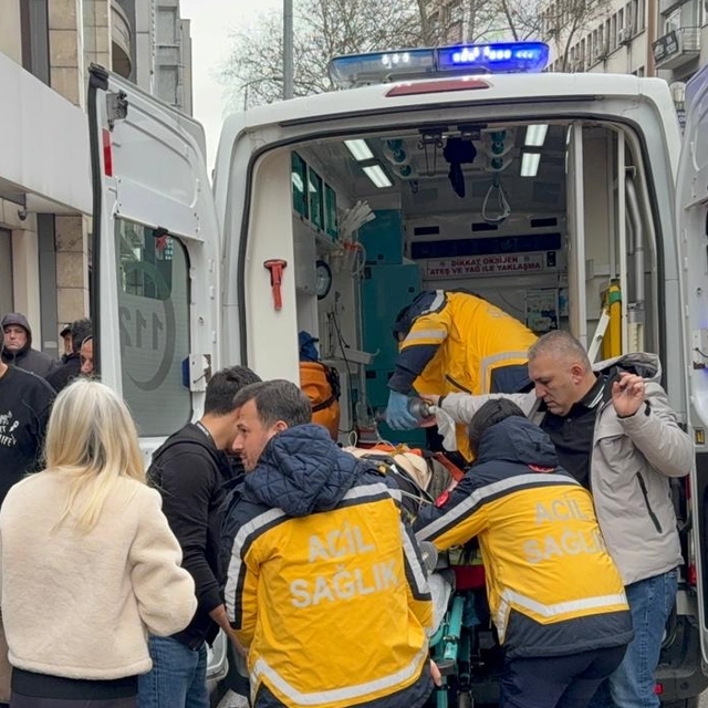 Zonguldak'ta bir mağazada merdivenlerden düşen kadın ağır yaralandı