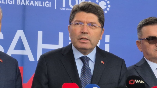 Bakan Tunç: "Her alanda topyekûn bir mücadele gerekiyor''
Adalet Bakanı Tunç'tan, Ahmet Minguzzi ve Rojin Kabaiş açıklaması:
"Bu konuda alınması gereken tedbirler var. Konun sadece adalet, hukuk boyutu yok. Bunun için, eğitim, aile, gençlik, her alanda topyekûn bir mücadele gerekiyor''