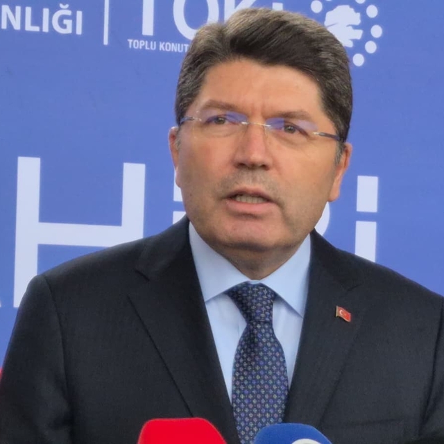 Bakan Tunç: "Her alanda topyekûn bir mücadele gerekiyor''
Adalet Bakanı Tun...