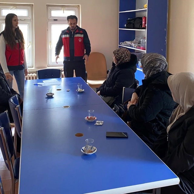 Emet'te okul personeline özel hijyen eğitimi verildi