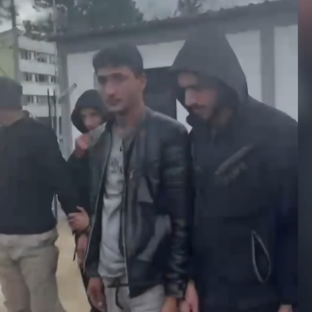 Otoyolda durdurulan otomobilden 9 kaçak göçmen çıktı