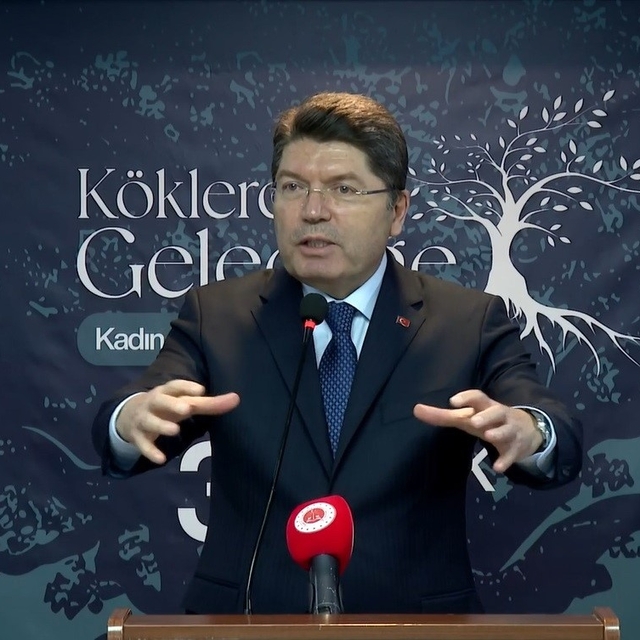 Bakan Tunç: "Sanal tehlikelerden yavrularımızı korumak durumundayız"
Adalet...