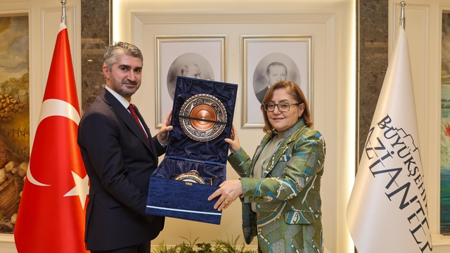 Aile ve Sosyal Hizmetler Bakan Yardımcısı Tarıkdaroğlu, Gaziantep'te ziyaretlerde bulundu