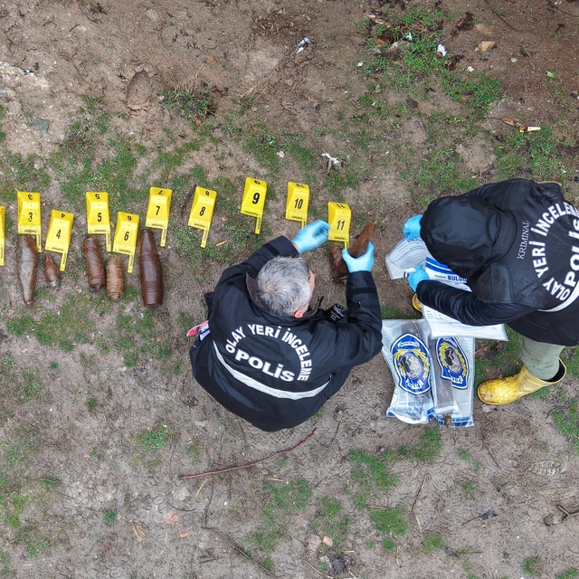 Çocukların oynadığı cisimler mühimmat çıktı: 11 adet top mermisi muhafaza a...