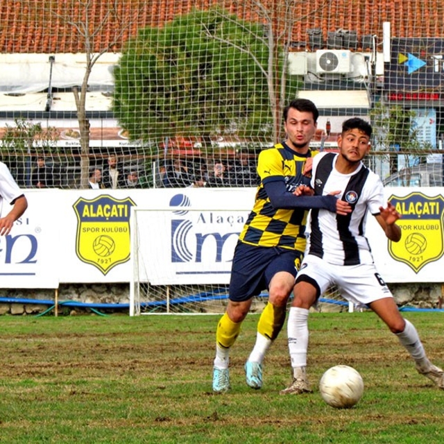 Süper Amatör'de Yerel Derbi Berabere Bitti: Alaçatıspor - Çeşme Belediyespo...