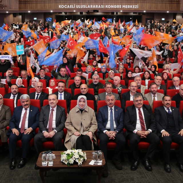 Büyükakın'dan muhalefet belediyelerine gönderme: "Belediyeler yatma yeri de...