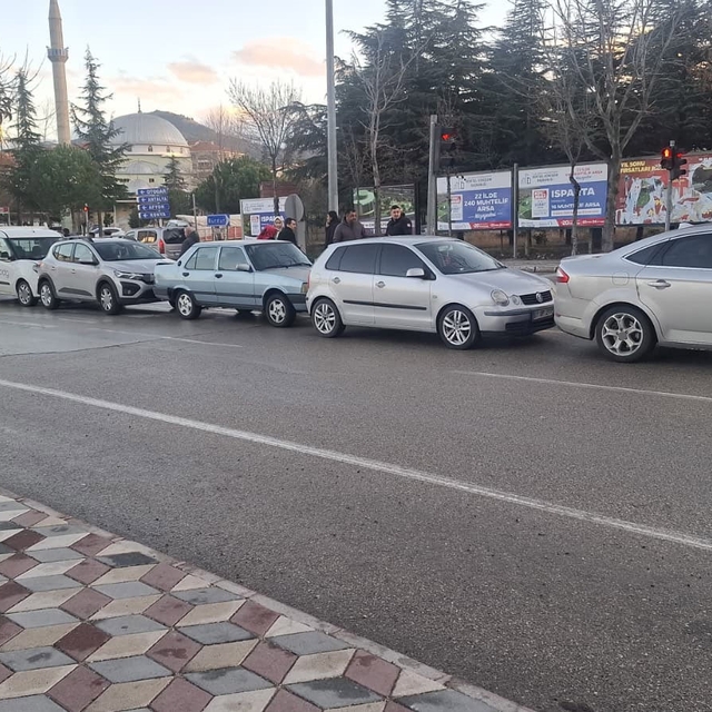 Isparta'da 7 aracın karıştığı zincirleme kaza