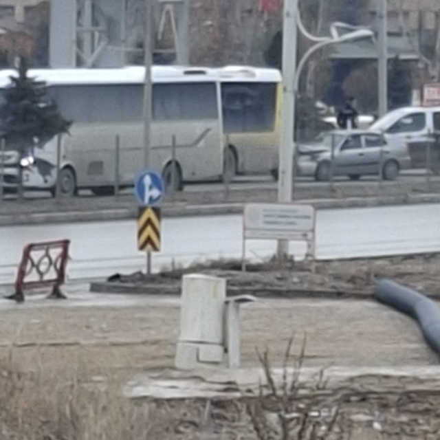 Malatya'da otobüs ile otomobil çarpıştı: 2 yaralı