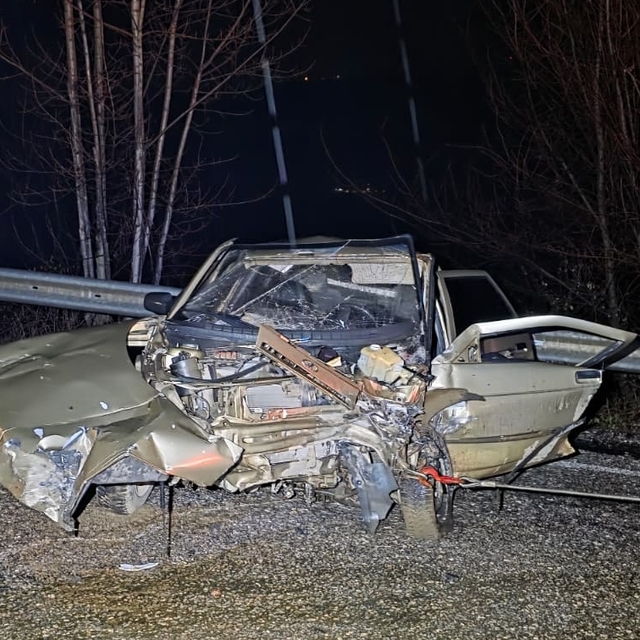 Bursa'da iki otomobilin çarpıştığı kazada 3 kişi yaralandı