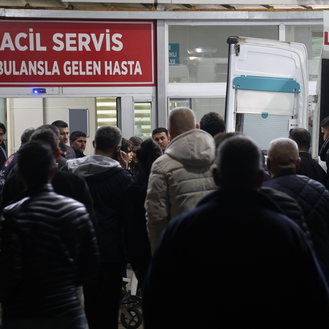 Tekel bayisinde bıçaklı kavga: 1 ölü, 1 yaralı