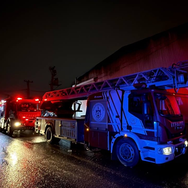 Kocaeli'de iş yerinde çıkan yangın söndürüldü