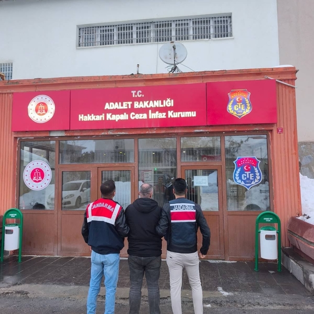 Hakkari'de 13 yıl kesinleşmiş cezası olan şahıs yakalandı