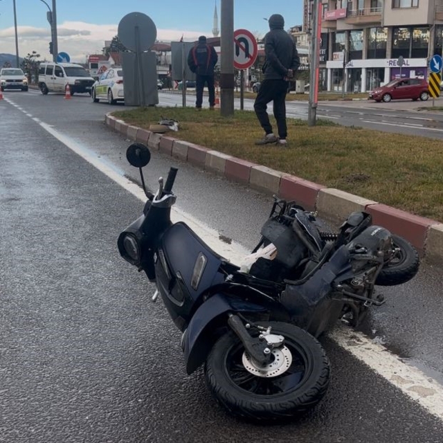 Otomobil ile motosiklet çarpıştı: 2 ağır yaralı