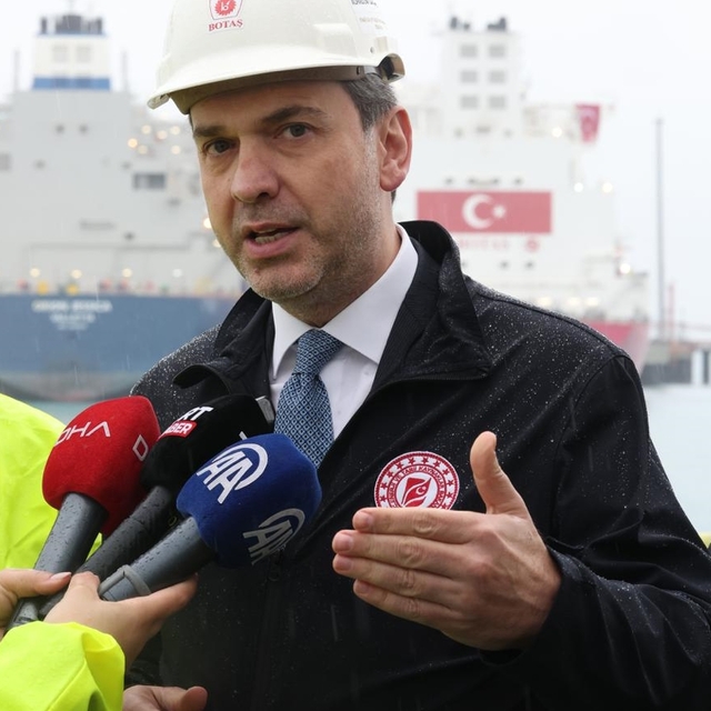 Enerji ve Tabii Kaynaklar Bakanı Bayraktar, BOTAŞ Dörtyol Terminali'nde kon...