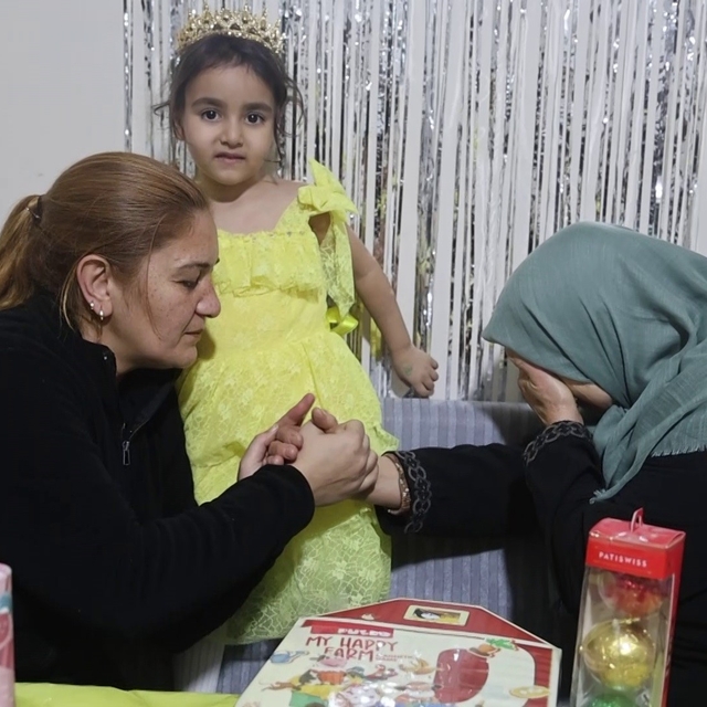 Aile fotoğrafından geriye tek kalan Alye'nin doğum gününde babaannesi gözya...