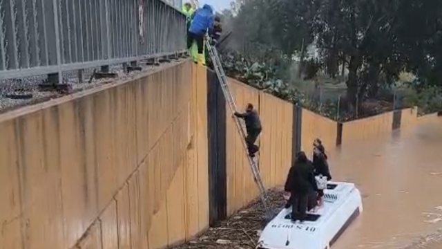 Adana'da metrekareye 138 kilogram yağış düştü, bin 257 su baskını meydana geldi
Adana'da yağmur sırasında ve sonrasında 112 Acil Çağrı Merkezi'ne gelen çağrılardan bin 257'si su baskını ihbarı oldu, 145'i ise kurtarma ihbarı oldu