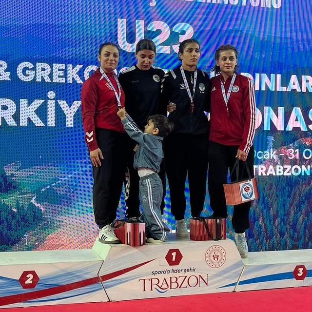 Aydınlı güreşçi, Trabzondan madalyayla döndü