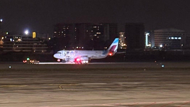 Dubai-Düsseldorf seferi yapan uçak, rahatsızlanan yolcu nedeniyle Antalya'ya indi