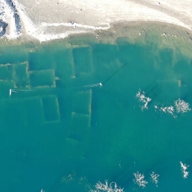 Bir zamanlar tamamen sular altında kalan köy, şimdi de kar altında kaldı
Çe...