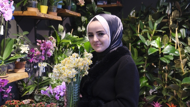 'Çiçeklerin annesi' nergis büyük ilgi görüyor
Kış aylarının vazgeçilmezi nergis tezgahlarda: Buketi bin 500 lirayı buluyor