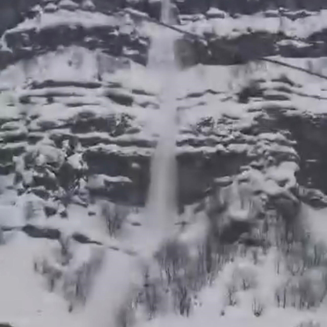 Çığ düşme anı kamerada