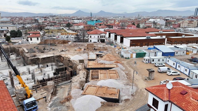 Tarihi dönüşüm projesinde ikinci etap süreci başladı
Karatay'da Türbe Arkası'nda tarihi dönüşüm devam ediyor, 6 tescilli tarihi yapı ihya ediliyor
