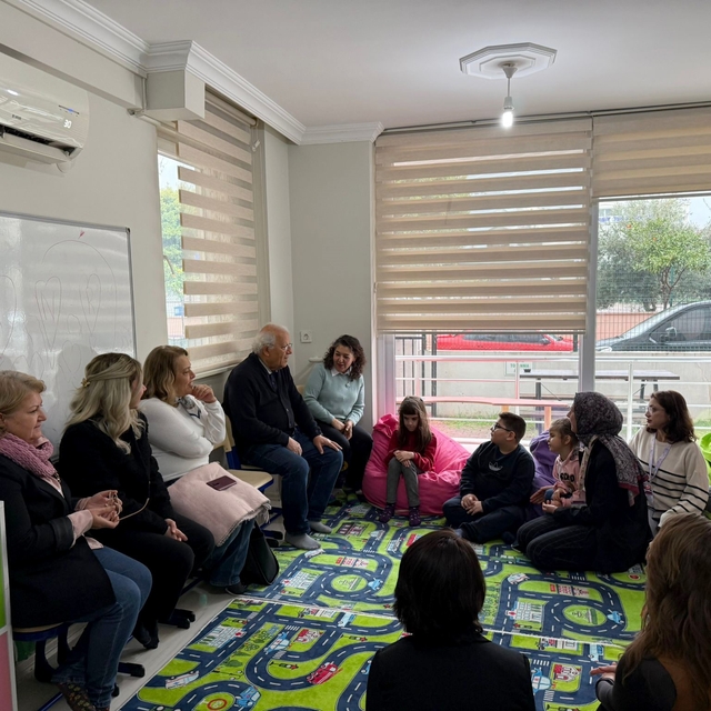 Görme engelliler için 3 yılda 200 kitap seslendirildi
Kitaplar konuşuyor, e...