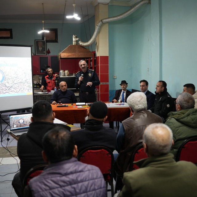 Tekirdağ Emniyet Müdürü Turanlı Roman vatandaşlarla bir araya geldi