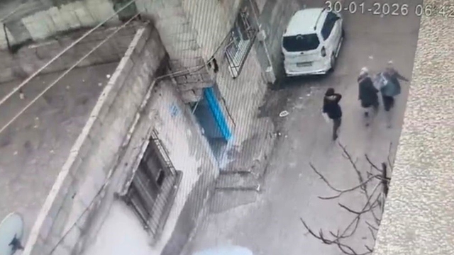 Gaziantep'te içerisinde 2,7 milyon TL bulunan kasanın çalınma anı kamerada