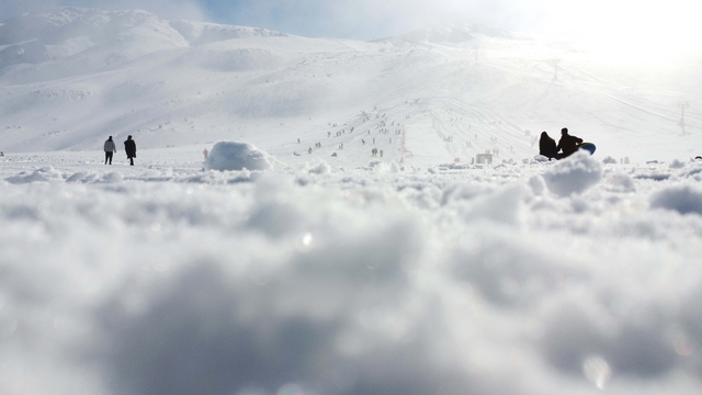 Göl manzaralı kayak merkezinde yarıyıl tatili yoğunluğu yaşandı