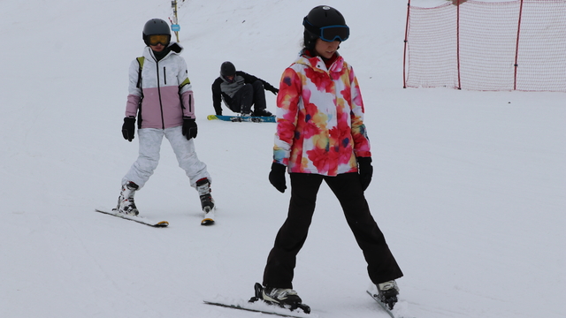 Palandöken Kayak Merkezi'nin otel ve pistleri tatilde kayakseverlerle doldu