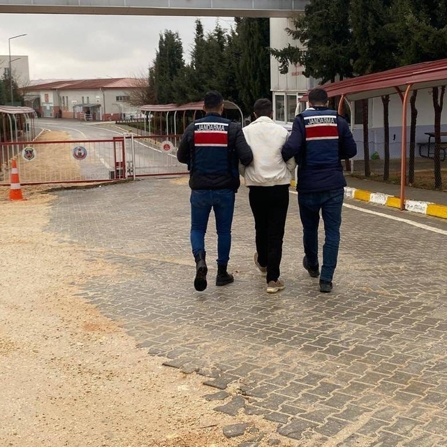 Silahlı yağma ve uyuşturucu ticaretinden 13 yıl cezayla aranan şahıs yakala...
