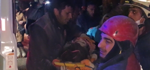 Kedi sesi sandı, bir çocuğun hayatı 40 saat sonra kurtarıldı
Enkazdaki kedi...