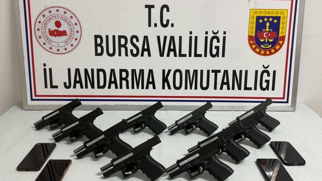 Bursa'da Jandarmadan silah operasyonu
10 adet ruhsatsız tabanca ele geçirildi