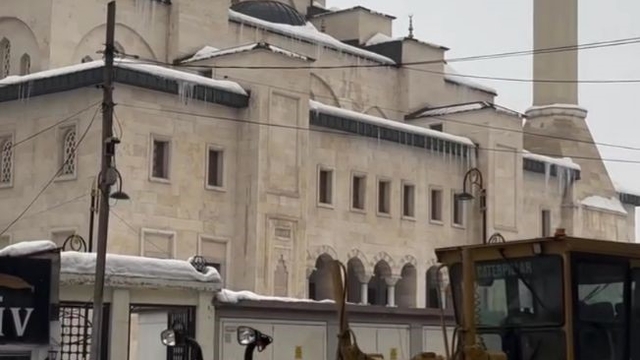 Patnos'ta kar temizleme çalışması aralıksız sürdürülüyor