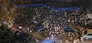 İstinat duvarının park halindeki araçların üstüne çöktüğü anlar kamerada