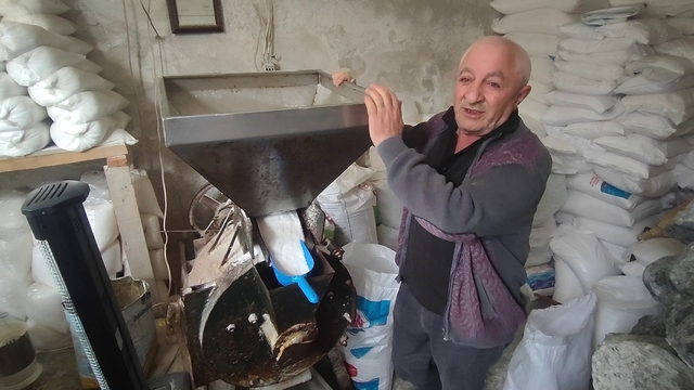 Dede mesleğini icra ediyor, teknolojiye direniyor