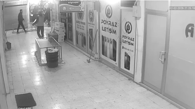 Mardin'de iş yerinden elektrikli süpürge hırsızlığı kamerada