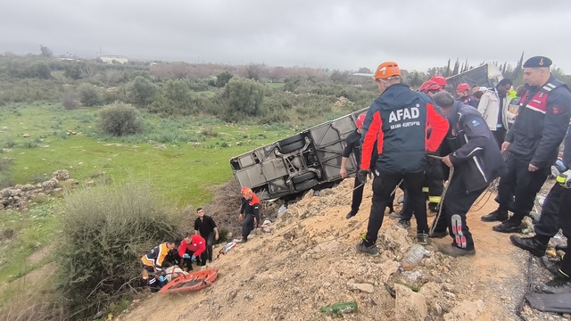 Antalya'da yolcu otobüsü şarampole yuvarlandı: 8 ölü, 26 yaralı