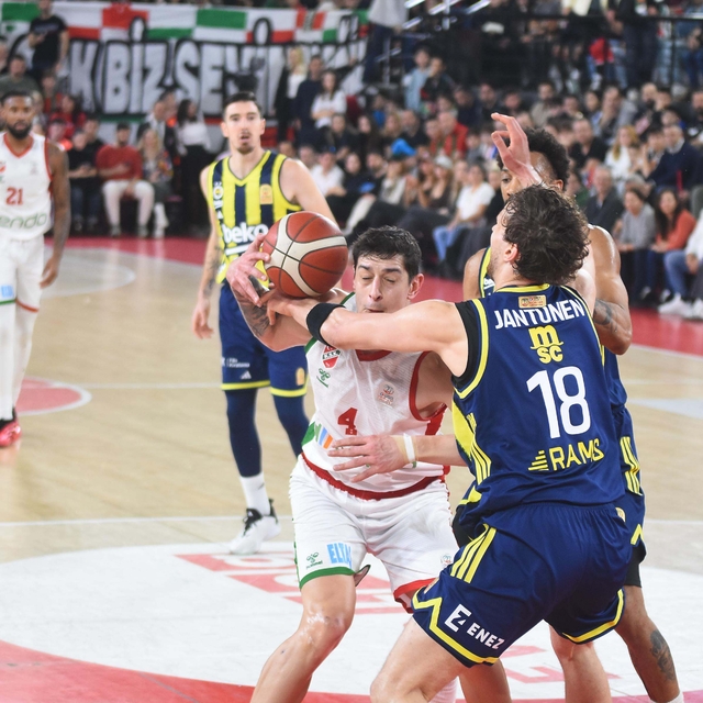 Karşıyaka parkede direnemedi